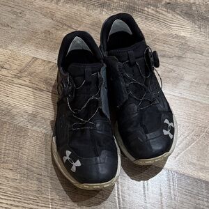 Under Armour Men's Black and White Athletic Shoes